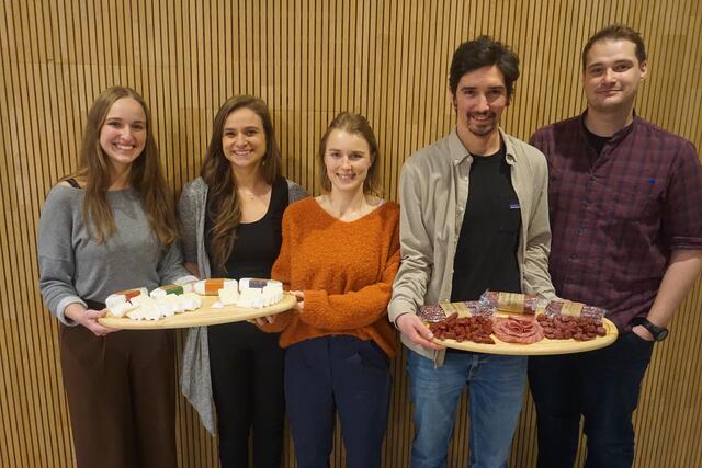 Text: Die Begründer von FoodCoop Wildschönau: Katharina Spöck, Lisa Spöck, Obfrau Ann- Kathrin Steiner, Philipp Huter und Mathias Steiner | Foto: Wimmer