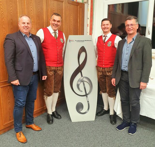 Bgm. Alois Trummer, ehemaliger Obmann Rupert Wahrlich, neuer Obmann Jonas Wahrlich, Bezirksobmann Herbert Ploder | Foto: Gemeinde