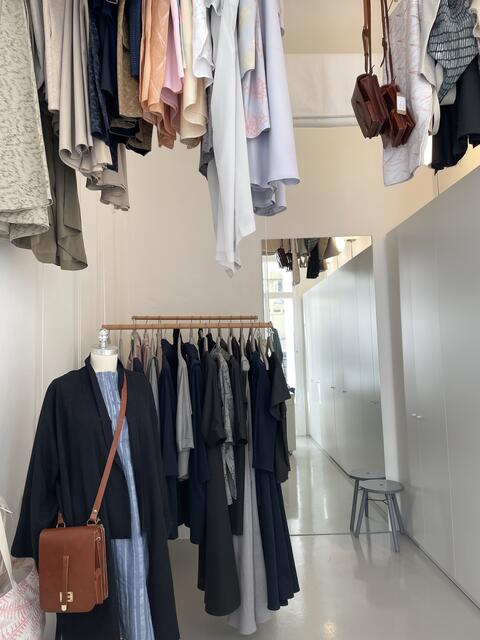 Hier gibt es Frauenkleidung in den Größen 34 bis 42. | Foto: Tobias Schmitzberger