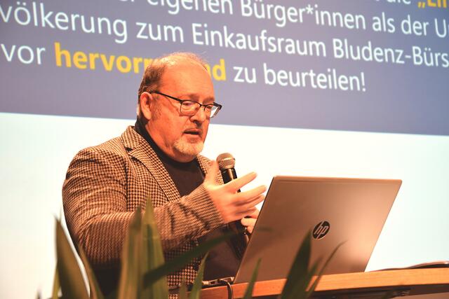 Roland Murauer analysierte die Kaufkraft und Einzelhandelsstruktur im Einkaufsraum Bludenz-Bürs | Foto: Gerhard Scopoli