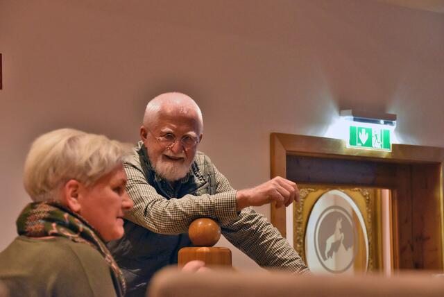 Gastvortragender Herbert Jungwirth trat nach seinen Ausführungen mit den Anwesenden im Gambswirt in Diskussion. | Foto: Peter J. Wieland