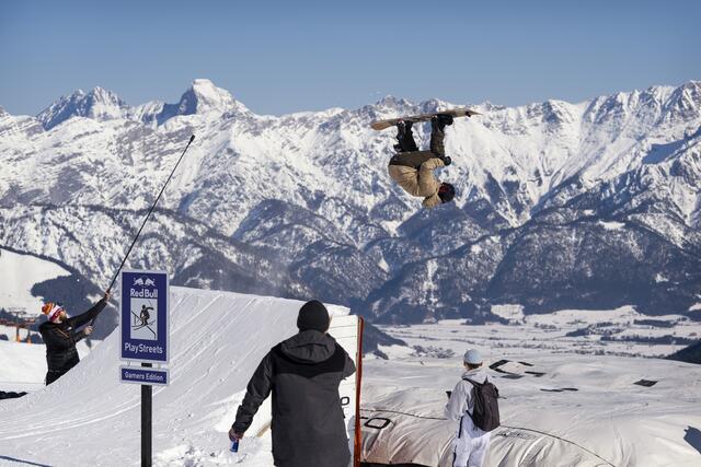 Die "Red Bull Playstreets" in Bad Gastein starteten gestern mit der "Best Trick Session". | Foto: Lukas Pilz/Red Bull Content Pool