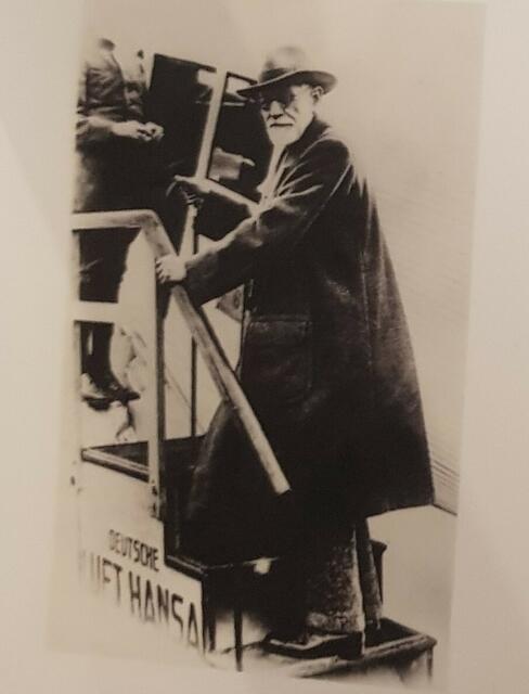 Freud fliegt: 1928