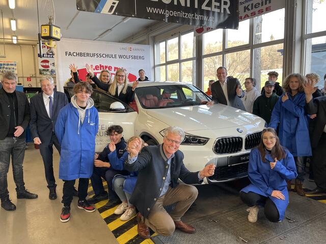 Lavanttal: Neuer BMW wurde an die Fachberufsschule Wolfsberg übergeben ...