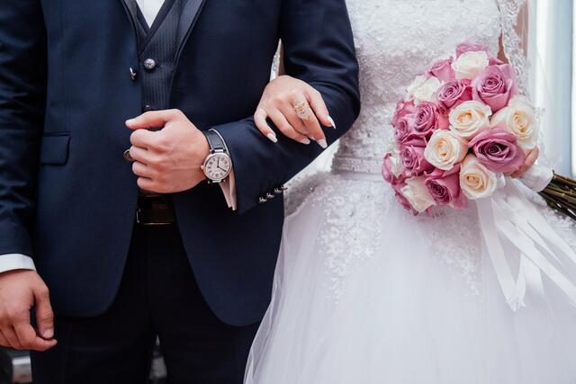 Vergangenes Jahr gab es im Bezirk Reutte vergleichsweise wieder viele Hochzeiten. | Foto: Pixabay/StockSnap
