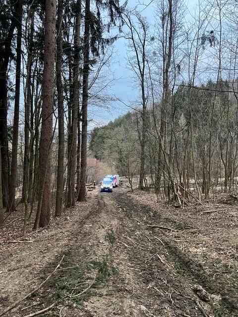 Einsatzfahrzeuge an der Unfallstelle | Foto: Foto: FF- Hofstetten- Grünau