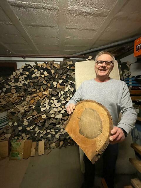 Aus beinahe jedem Stück Holz fertigt Sepp ein Unikat. | Foto: Foto: Kojan
