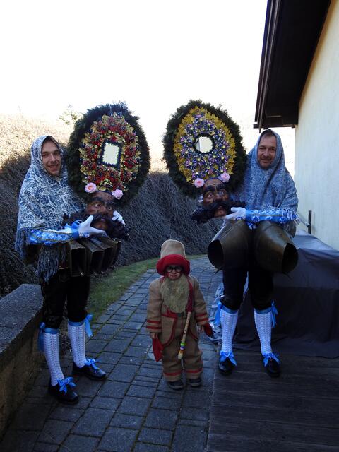 Klein Paul als Hexenmusikant mit Onkel und Geti. 