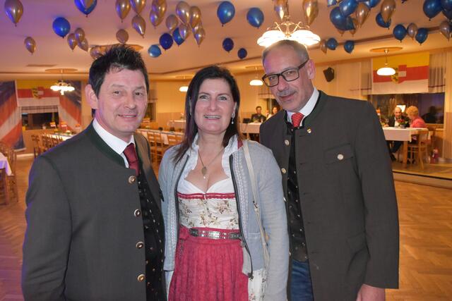 Stadtrat Peter Litwin, Bürgermeisterin Maria Knauder und der Geschäftsführer der Lavanttaler Freiheitlichen Erwin Swensek (von links) | Foto: Teferle (23)