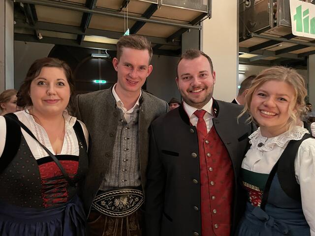 Bezirksleiterin von Landeck Jaqueline Traxl mit Christoph Pirnbacher, Andreas Kronbichler und Theresa Hechenberger. 