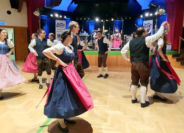Balleröffnung mit der Volkstanzgruppe Texing-Kirnberg | Foto: Erika Kollmann-Till 