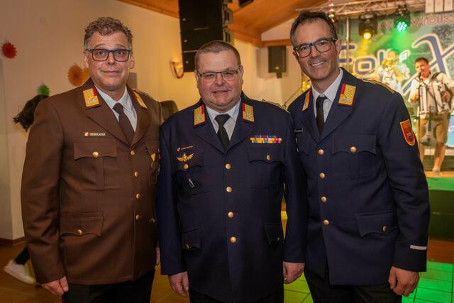 Johann Obererlacher KdtStv Lienz mit Bezirksfeuerwehrkommandant Herbert Zimmermann und Kommandant Gerd Guggenberger