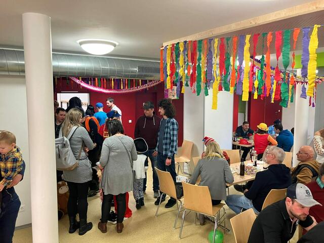 Von jung bis alt, vom Kleinkind bis zu den Großeltern, alle feierten mit. | Foto: Kinderfreunde Fischbach