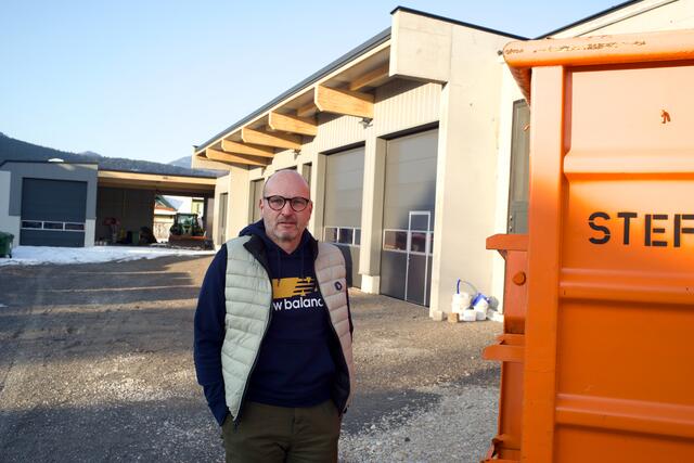 Bürgermeister Harald Ponweiser vor dem großzügig dimensionierten Bauhof-Areal.