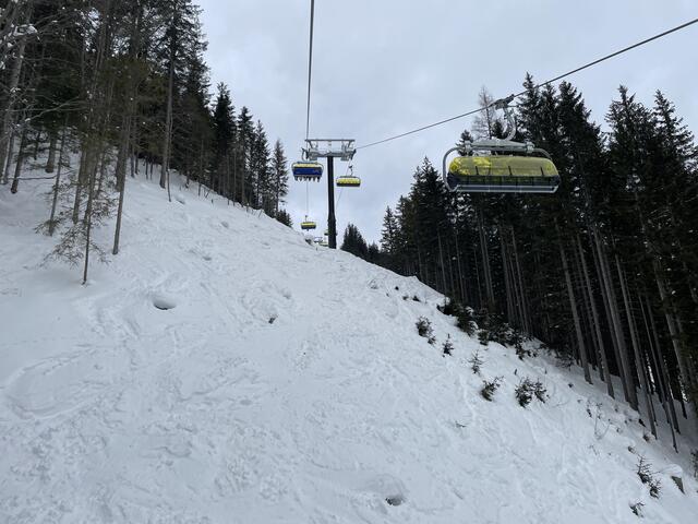 In Filzmoos liegt mittlerweile wieder viel Schnee. Die grünen Wiesen bis Mitte Jänner habe man im Geschäft mit den Tagesskifahrern durchaus gespürt, berichtet der Eigentümer der Bergbahnen. | Foto: Felix Hallinger