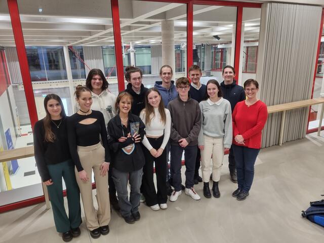 Teilnehmerinnen und Teilnehmer des BG Tamsweg am Salzburger Sprachenwettbewerb mit Coach Anita Kollau (re.). | Foto: BG Tamsweg