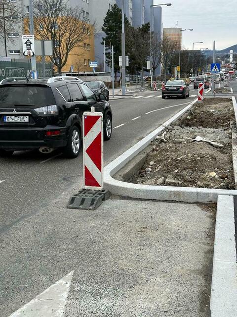 Die Bauarbeiten für den neuen Radweg in der Lorenz-Müller-Gasse sorgen für Verwirrung. Deshalb gibt es jetzt einige Erneuerungen. | Foto: BV20