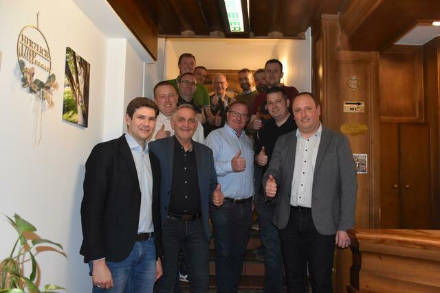 Kommandant MArkus Furtner (r.) mit Bürgermeister Günter Streicher (2. v. l.) samt Kommando. | Foto: FF Schärding