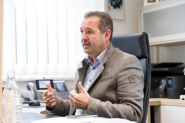 Thomas Marichhofer ist Landesinnungsmeister der Fahrzeugtechniker: "Bei der Zahl der Neuzulassungen ist der Bezirk stabil." | Foto: Martin Meieregger