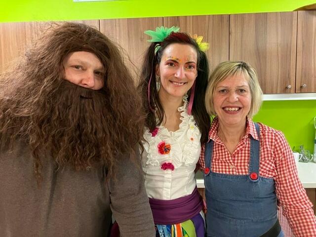 Obfrau Andrea Petz (Bildmitte) 
mit ihrem Team sorgten für einen bunten Nachmittag