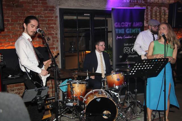 Die Band "Glory and the Gents" haben sich erst im April 2022 zusammen getan, um Musik zu machen. | Foto: RegionalMedien Steiermark/Hofmüller