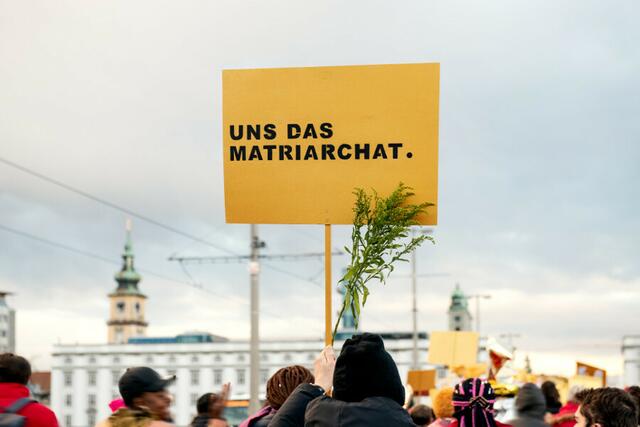 Künstlerin Yasmo ist ebenfalls bei der Podiumsdiskussion im Nordico dabei und umrahmt die Veranstaltung musikalisch.  | Foto: Violetta Wakolbinger