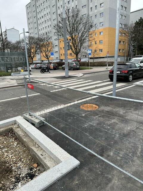 Trotz Bauarbeiten ist die Lorenz-Müller-Gasse auch weiterhin für den Verkehr sowie Fußgeherinnen und Fußgeher nutzbar. | Foto: BV20