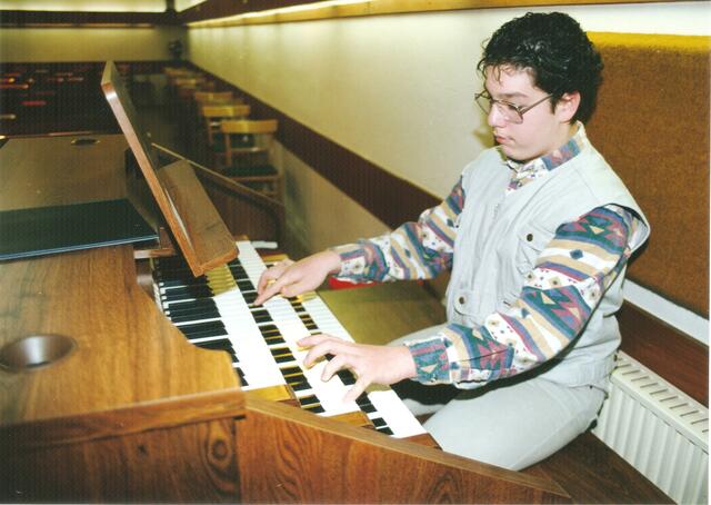 So begann es vor 25 Jahren, 1998 als 13-Jähriger noch neben der Sakristeitüre !