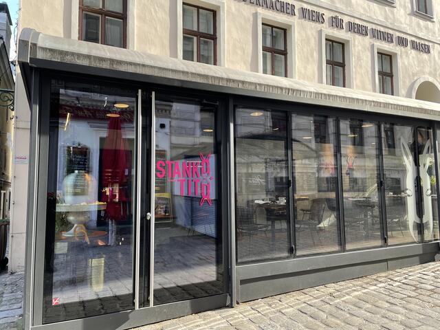 Im Wintergarten kann man sich selbst bedienen.  | Foto: Miriam Al Kafur