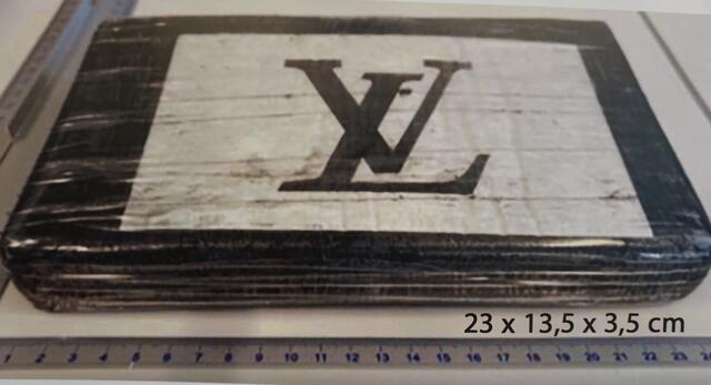 Der Kokain-Block war 23 x 13,5 x 3,5 Zentimeter groß. | Foto: Polizei