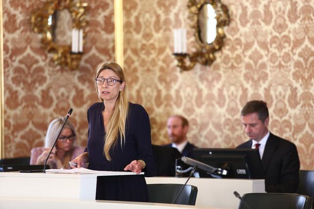 Gesundheitslandesrätin Juliane Bogner-Strauß habe keine Vorabinformation über den Aufnahmestopp am LK Tamsweg erhalten. | Foto: Land Stmk./Frankl