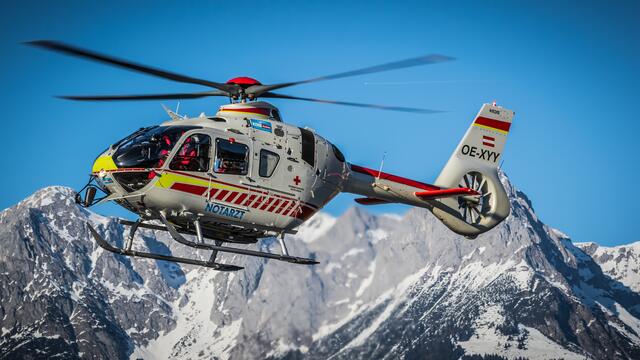 Der Rettungshubschrauber konnte den Verunglückten schwebend bergen. | Foto: Symbolfoto: Rotes Kreuz/S.Knaus