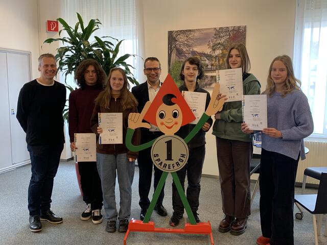 Thomas Jaretz, Mykhailo Zhornyk, Posokhova Kseniia,  Helmut Schwarz (Erste), Buriak Serhii, Melnykova Diana, Lytvynenko Diana | Foto: Gymnasium Laa