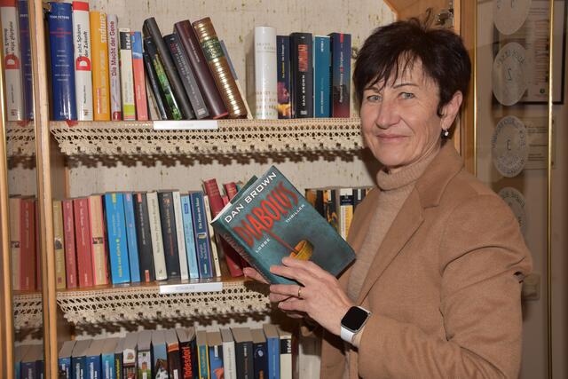 Christa Hochgatterer, Initiatorin des Liedertafel Bücherschranks in der Musikschule.  | Foto: Zinterhof