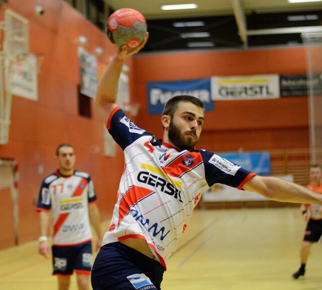 Die Welser Handballer verlieren im Derby gegen den HC Hard aus Traun. Das Duell sei wegen der vielen Ausfälle unausgeglichen gewesen. | Foto: Stefan Mayrhofer