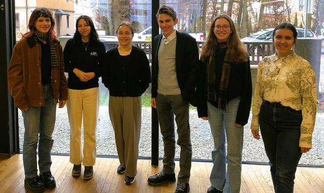 Stv. AHS-Landesschulsprecherin Tifernin Pletzer, LSV-Mandatarin Gina Plattner, Schulsprecherin Emma Heinzle, 1. Stv. Schulsprecher Julian Pfurtscheller, 2. Stv. Schulsprecherin Lea Dengel, SV-Mitglied Nathalie Feger (v.l.) freuten sich wieder über das Schülerparlament. | Foto: Schülervertretung