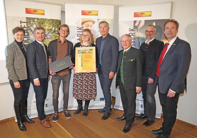 Tamara Holzer und Erik Kühnelt von der Walhalla Genusskulisse in Pertlstein bei Fehring erhielten den Zukunftspreis. | Foto: Vulkanland Steiermark