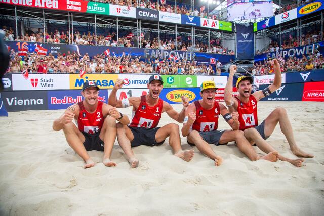 Robin Seidl (r.) und Philipp Waller (2.v.r.) treten nicht mehr gemeinsam an. Seidl bildet nun mit Moritz Pristauz (2.v.l.) ein Team, Waller hat sich mit Martin Ermacora zusammen getan. | Foto: CEVNationsCup Gert Nepel