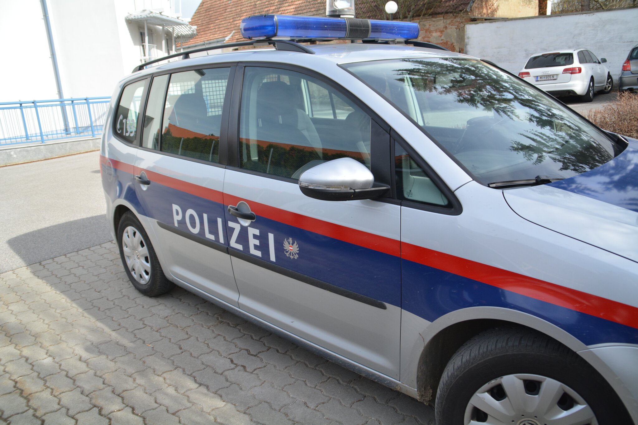 Grosskrut: Český exhibicionista před vysokou školou