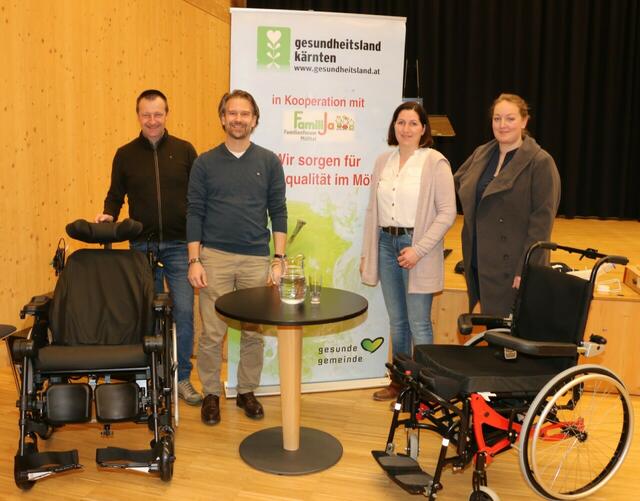 (v. l. )Richard Unterreiner (Bürgermeister Mörtschach), Michael Waldher (Referent), Barbara Kosian (FamiliJa-Pflegekoordinatorin/community nursing), Ingeborg Zeiner-Linder (AK-Leiterin) | Foto: Heidi Schober
