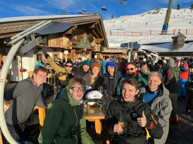 Zahlreiche Ski-Fans nahmen an dem Ausflug teil. | Foto: SPÖ/JG