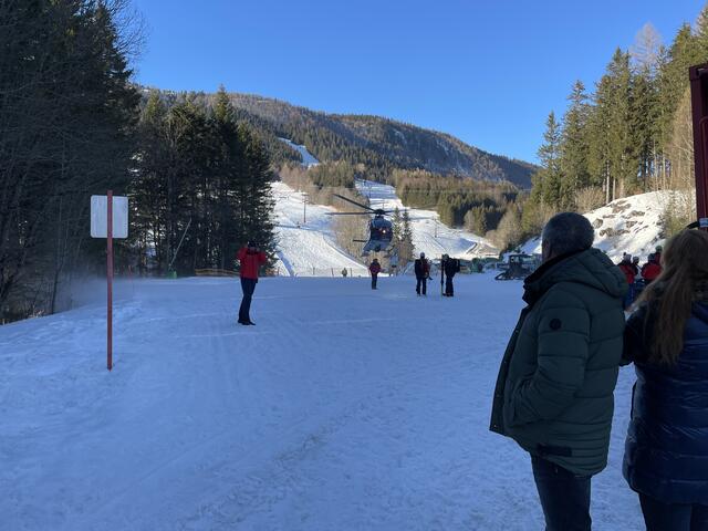 Hubschrauber der Flugpolizei bei der Landung. | Foto: Borsdorf