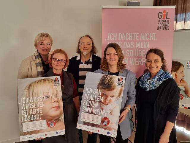 Kick-off für die Angebotserweiterung in Osttirol: v.l. Daniela Koini (CuraPlus), GiL-Familienbegleiterin Angelika Heichlinger, Dr. Oliver Bonifer (Gynäkologe am BKH Lienz), GiL-Landesleiterin Sandra Aufhammer und GiL-Familienbegleiterin Angelika Hülsdunk-Scheiber. | Foto: oberhollenzer kommunikation