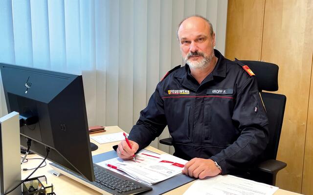 Der engagierte Jennersdorfer Franz Kropf, 53, ist seit Juni 2022 burgenländischer Landesfeuerwehrkommandant. | Foto: Heigl