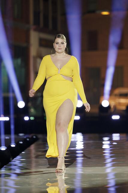 Curvy-Model Melina aus Linz am Catwalk | Foto: Prosieben/Richard Hubner