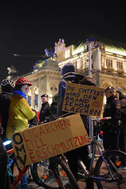 Foto: System Change not Climate Change