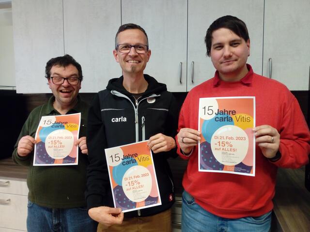Roland Bauer, Stefan Zangl und Patrick Schober (v.l.) freuen sich über das 15 Jahr-Jubiläum des carla in Vitis. | Foto: Caritas St. Pölten