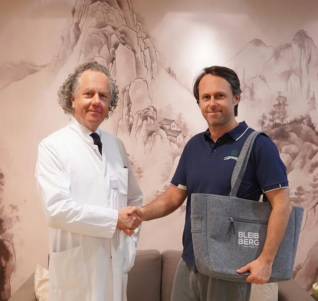 Martin Wiegele (rechts) und Prim. Dr. Bruno Pramsohler, Ärztlicher Leiter BLEIB BERG. | Foto: Bleib Berg