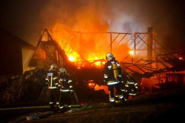  Durch den Brand entstand erheblicher Sachschaden, verletzt wurde niemand.  | Foto: Daniel Scharinger