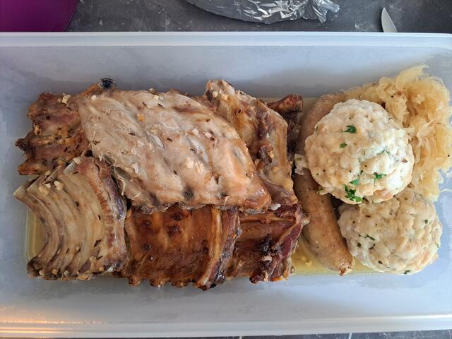 Ripperl beißen gehört genauso zum Foastpfingsta, wie die Speiksoummler